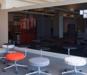 kaca papan tulis hitam