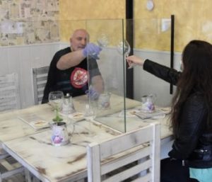 kaca partisi corona sekat corona