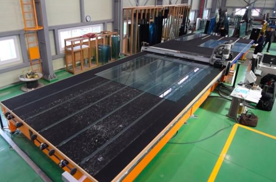 potong kaca laminated