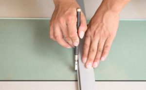 potong kaca tempered