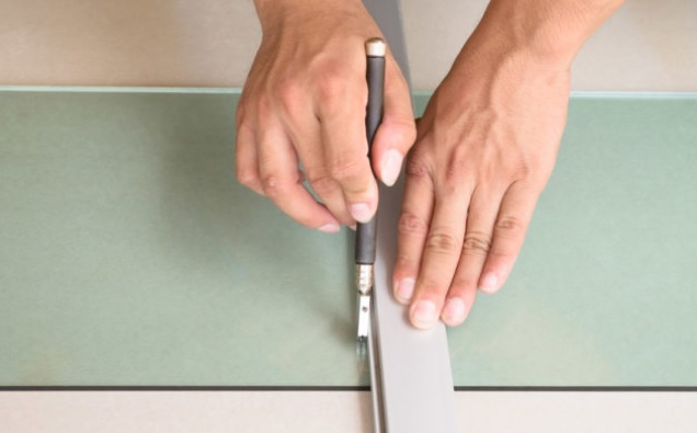 potong kaca tempered