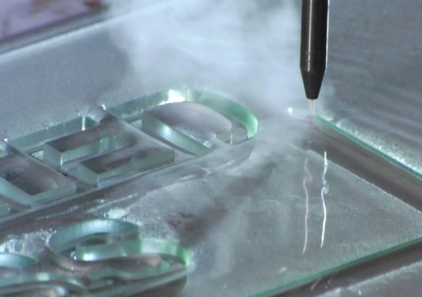laser cutting kaca