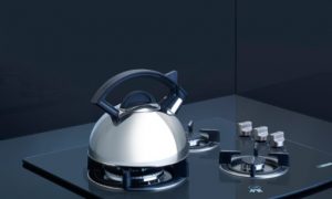 kaca glasstone hitam