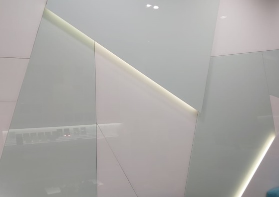 kaca glasstone putih