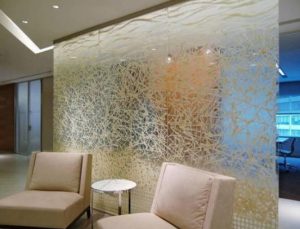 partisi kaca ruangan