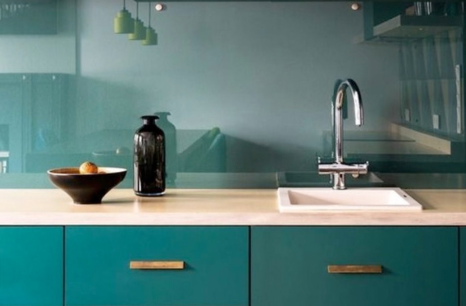 dinding kaca kitchen set