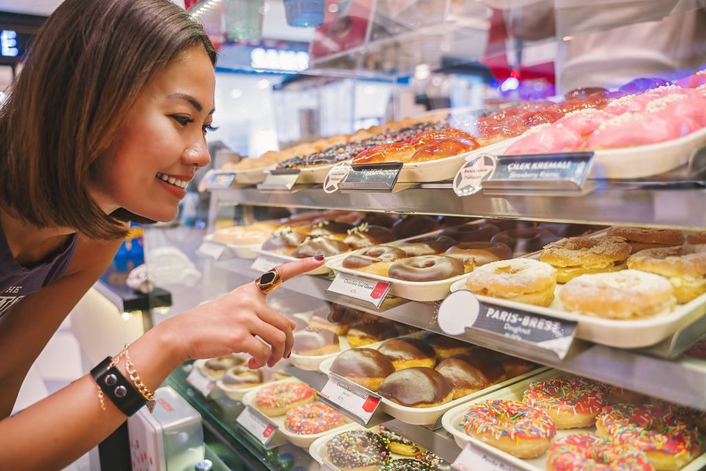 Bijak Memilih Material Untuk Etalase Kaca Makanan