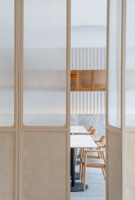 pintu kaca frame kayu