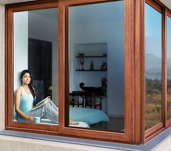 jendela kaca rumah kayu