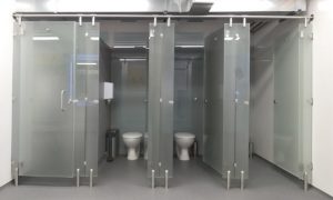 kaca toilet mall