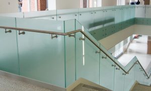 railing kaca balkon minimalis