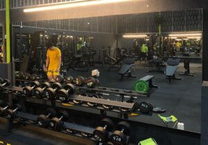 cermin dinding besar