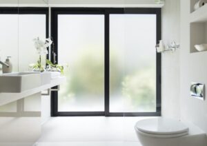 kaca jendela rumah minimalis