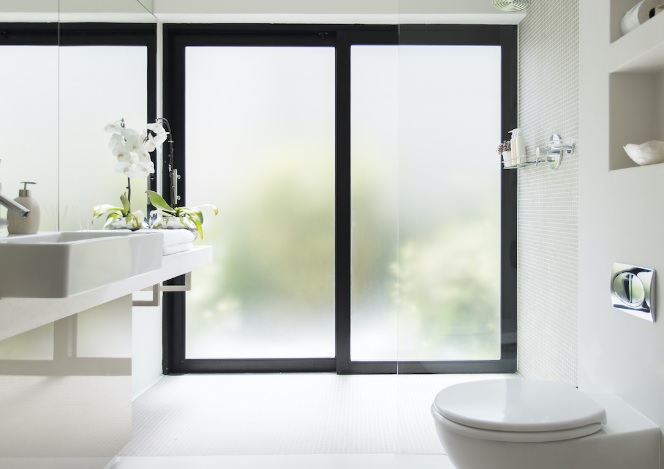 kaca jendela rumah minimalis