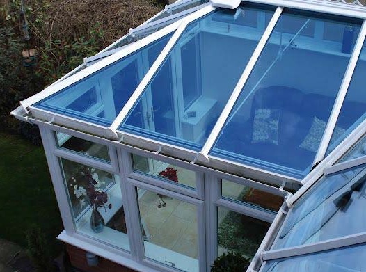 Atap Kaca Bening vs Kaca Buram