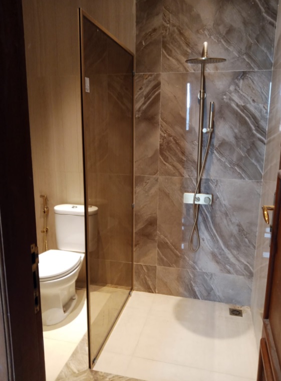pintu kaca kamar mandi mewah