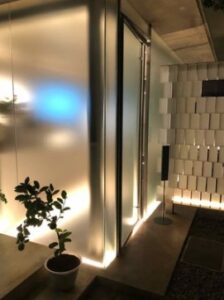 pintu kaca ruko minimalis