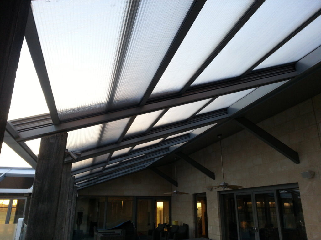 Kanopi Kaca Bertekstur (Credit Photos: ecoawnings)