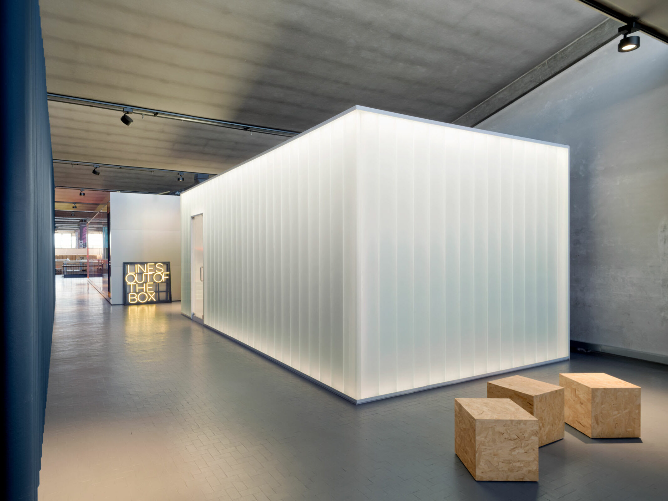 Dinding Kaca Bangunan