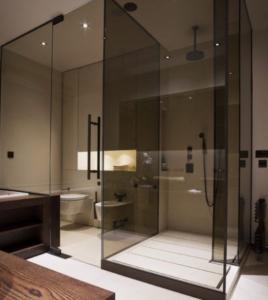 model kaca pembatas kamar mandi