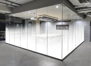 Pembatas Ruangan dari Kaca Minimalis