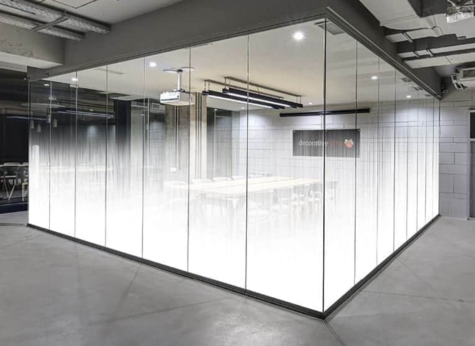 Pembatas Ruangan dari Kaca Minimalis