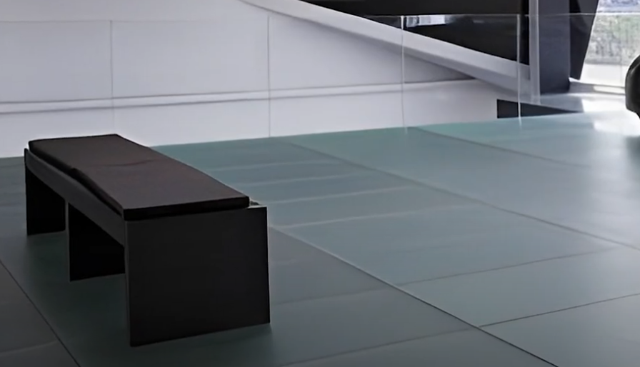 Kaca yang Bisa Diinjak