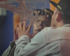 Cara Menghilangkan Noda Hitam di Kaca Cermin