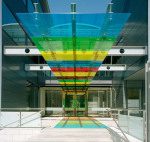 kanopi kaca buka tutup