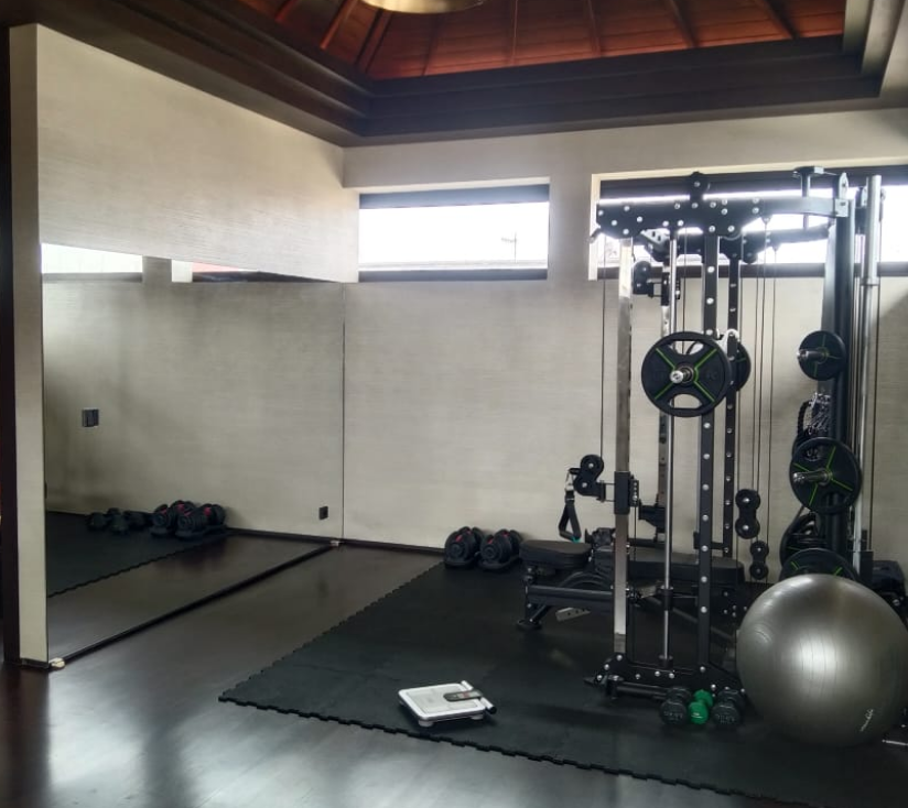 Cermin di Tempat Gym