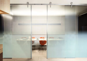 pintu kaca frameless geser