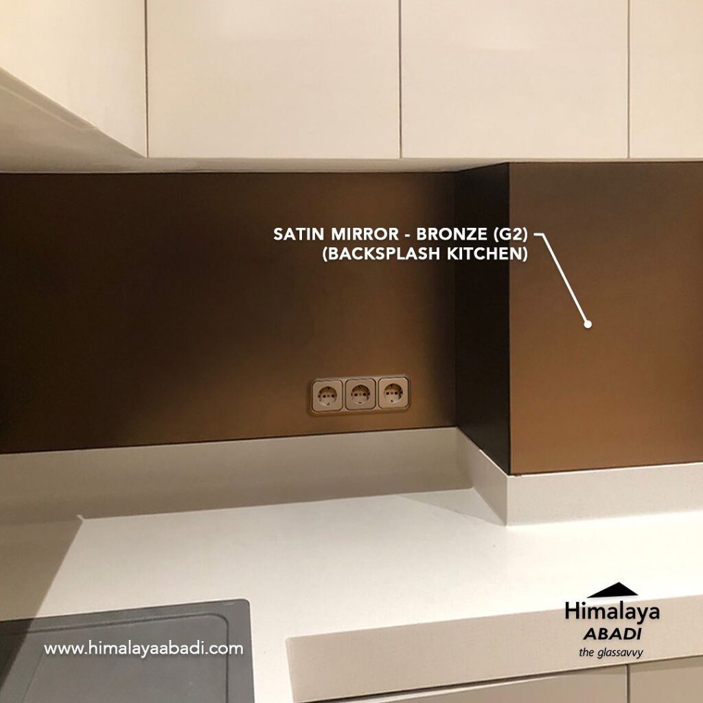kaca backsplash