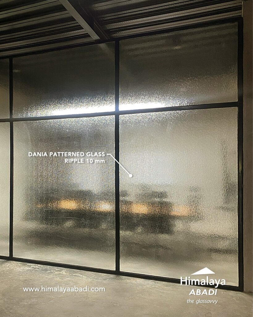 Kaca Motif Untuk Partisi Ruangan